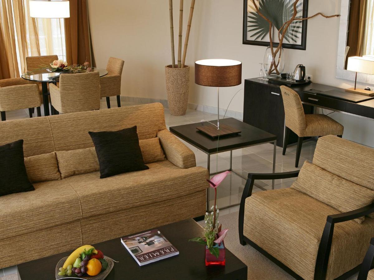 塞纳托尔巴努斯Spa酒店 埃斯特波纳 客房 照片 A suite at the hotel