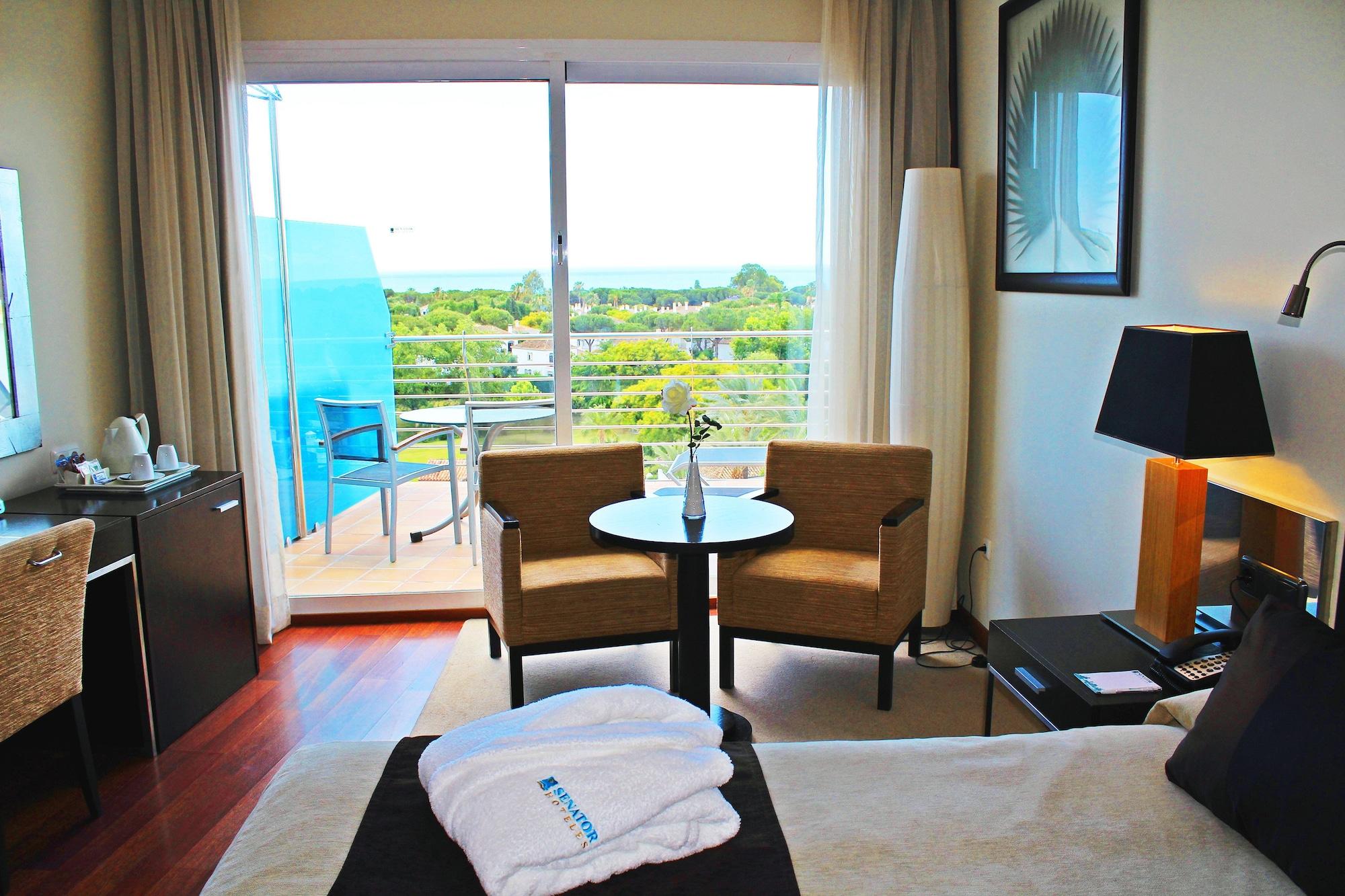 塞纳托尔巴努斯Spa酒店 埃斯特波纳 外观 照片 A room at the hotel