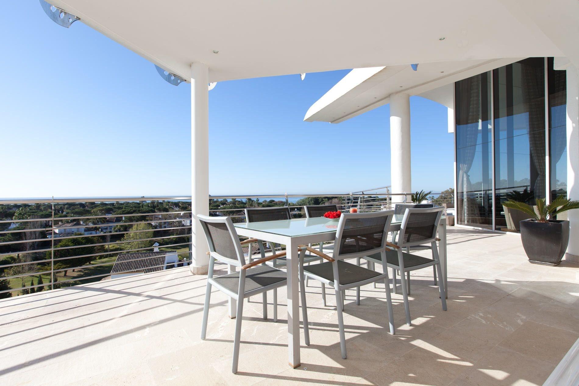 塞纳托尔巴努斯Spa酒店 埃斯特波纳 外观 照片 The penthouse's private rooftop terrace