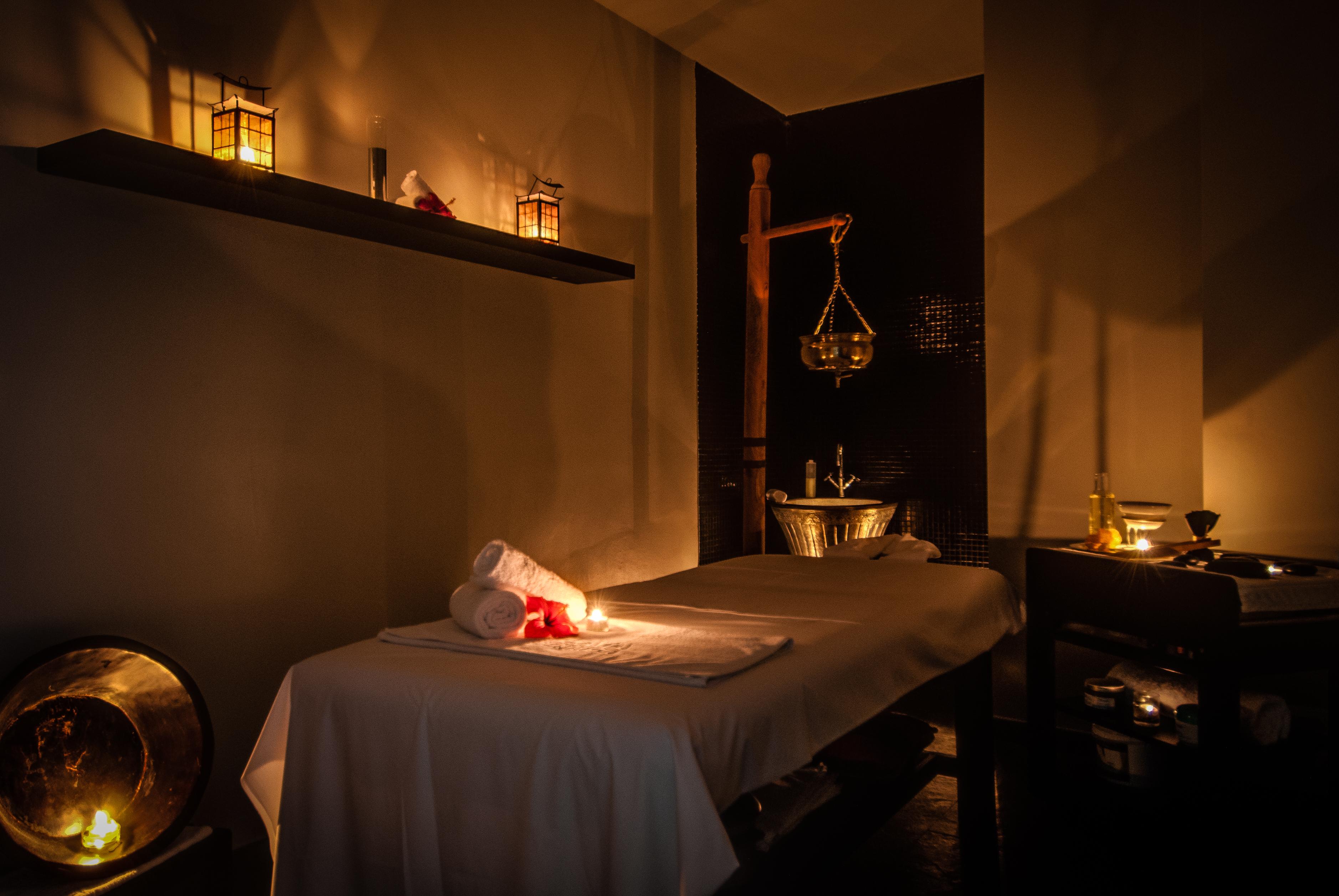 塞纳托尔巴努斯Spa酒店 埃斯特波纳 外观 照片 Ayurvedic treatment room
