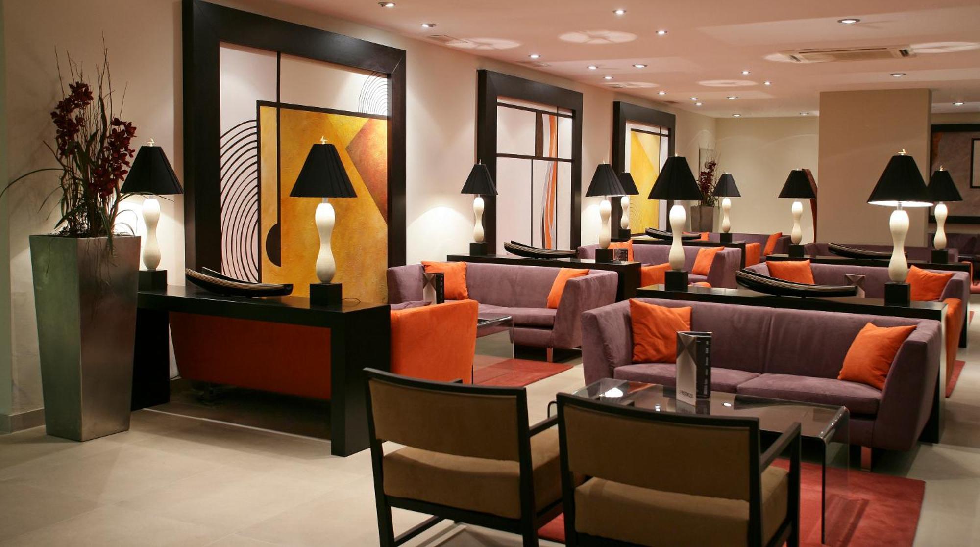 塞纳托尔巴努斯Spa酒店 埃斯特波纳 内观 照片 The lounge at the airport