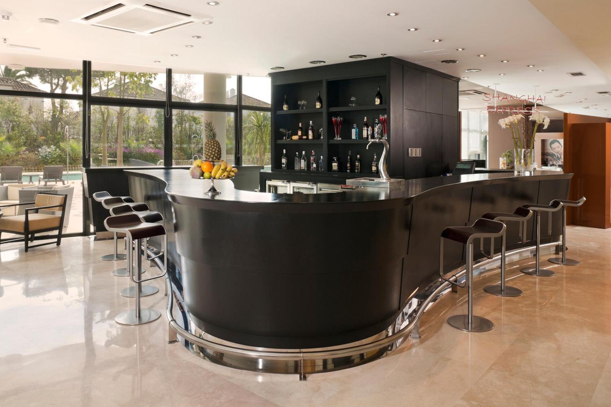 塞纳托尔巴努斯Spa酒店 埃斯特波纳 餐厅 照片 The bar at the hotel