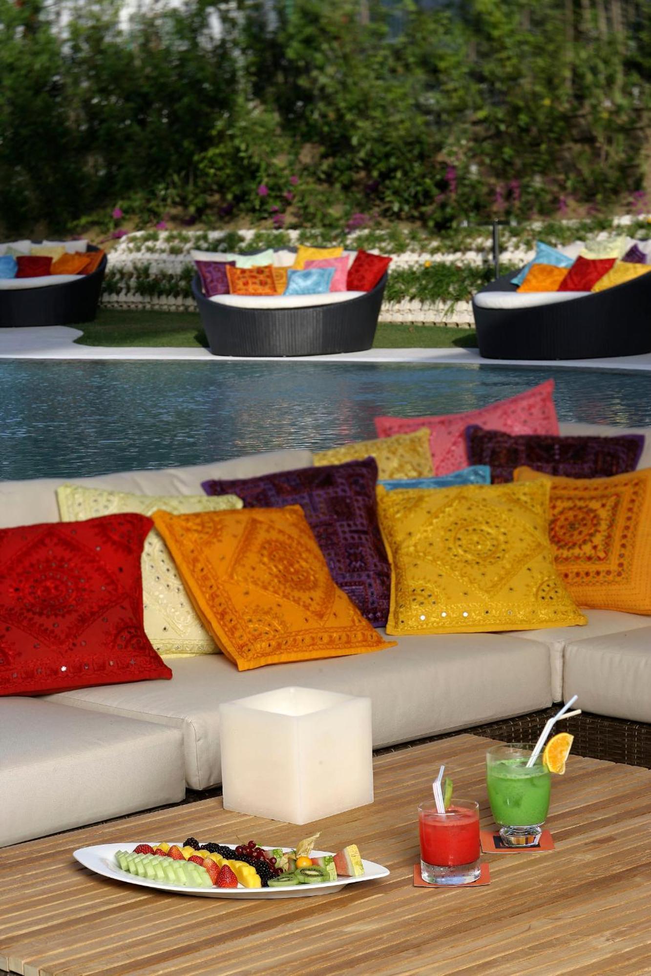 塞纳托尔巴努斯Spa酒店 埃斯特波纳 设施 照片 Outdoor cushions